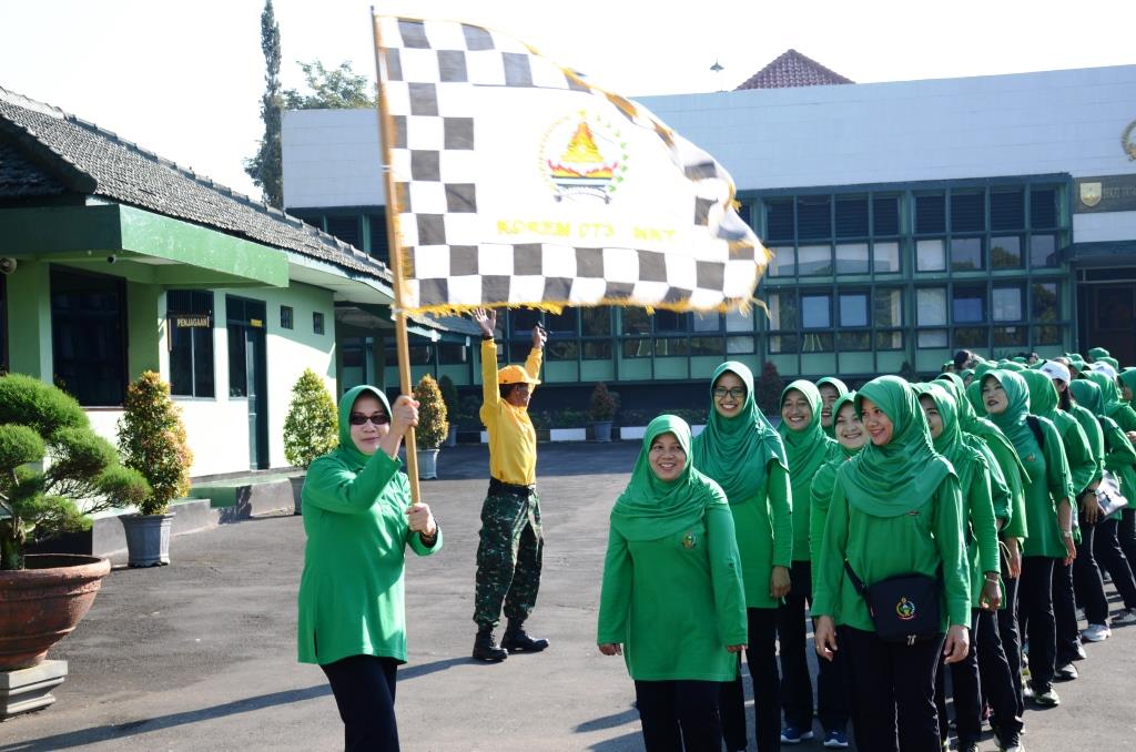 Jalan Santai Persit Koorcab Rem 073